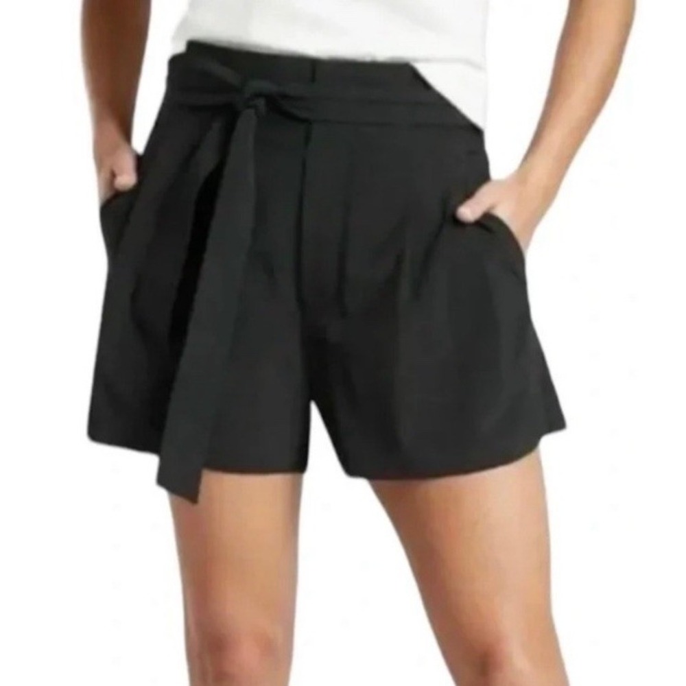 Athleta Skyline Black Paper Bag Tie High Waist Shorts Size 6 EUC